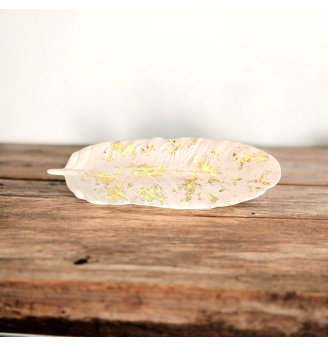 Coupelle à bijoux ,feuille en résine beige rosé et dorée , élégant et poétique.