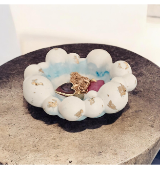 Coupelle à bijoux nuage en résine – Blanc, bleu pastel et feuilles dorées