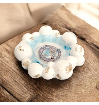 Coupelle à bijoux nuage en résine – Blanc, bleu pastel et feuilles dorées