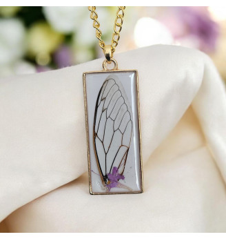 Pendentif en résine cristal, Aile de Cigale Véritable  , Fleur Naturelle Mauve .