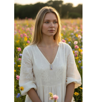 Pendentif en résine cristal, Aile de Cigale Véritable  , Fleur Naturelle Mauve .