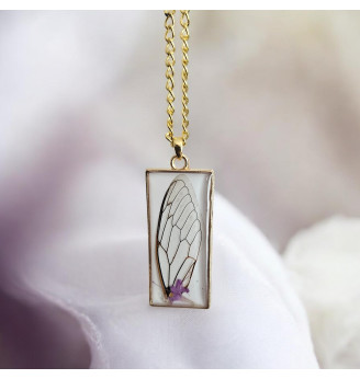 Pendentif en résine cristal, Aile de Cigale Véritable  , Fleur Naturelle Mauve .