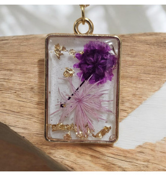 Pendentif en résine avec fleurs séchées roses – Bijou élégant femme