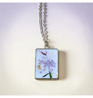 Pendentif  en résine cristal rectangulaire et fleurs séchées – Chaîne argentée incluse