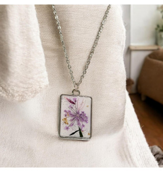Pendentif  en résine cristal rectangulaire et fleurs séchées – Chaîne argentée incluse