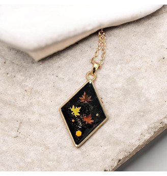 Pendentif  en résine noir...