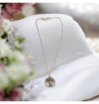 Pendentif en résine , poétique en fleurs séchées multicolores .