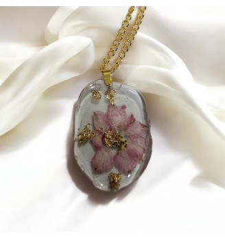 Pendentif en résine cristal , bohème , fleur rose naturelle et feuilles d'or