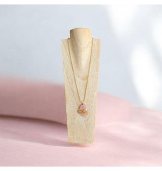 Pendentif en résine cristal rose nacré – Feuilles d'or , artisanal.