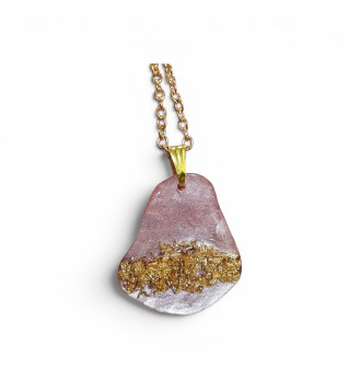 Pendentif en résine cristal rose nacré – Feuilles d'or , artisanal.