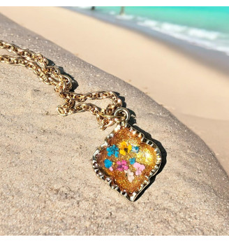 Pendentif en résine cristal avec fleurs séchées naturelles – Feu d’automne