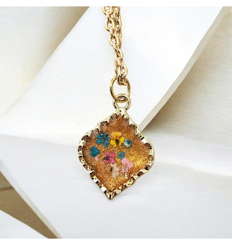 Pendentif en résine cristal avec fleurs séchées naturelles – Feu d’automne