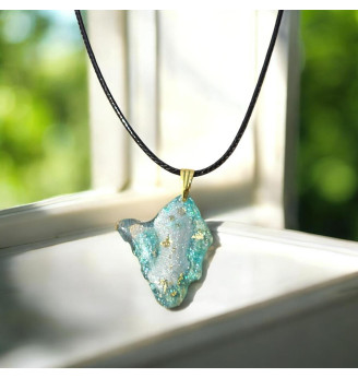 Pendentif en Résine Cristal Turquoise , forme libre, Esprit Mer .