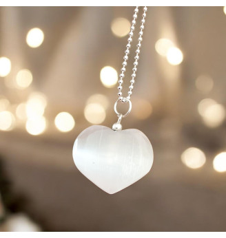 Pendentif Sélénite Cœur – Pierre Naturelle de Sérénité