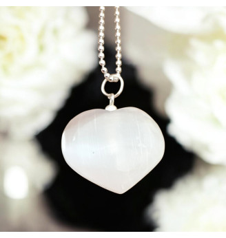 Pendentif Sélénite Cœur – Pierre Naturelle de Sérénité