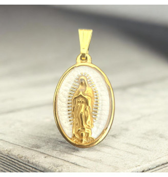 Pendentif Vierge Marie ovale – Fond blanc et finitions dorées