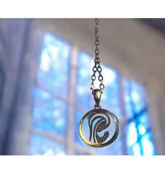 Pendentif Vierge Marie Médaillon  – Doré et Résine Cristal