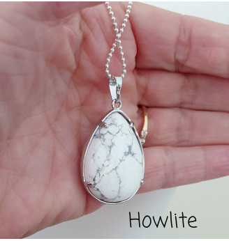 Pendentif  en Howlite Arbre de vie .