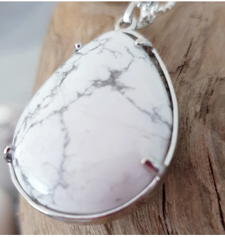 Pendentif  en Howlite Arbre de vie .