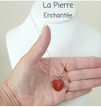 Pendentif  en Jaspe rouge , forme cœur .