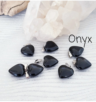 Pendentif en Onyx , forme cœur .