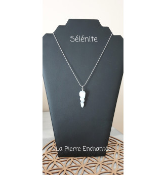 Pendentif en Sélénite , forme spirale .