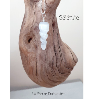 Pendentif en Sélénite , forme spirale .