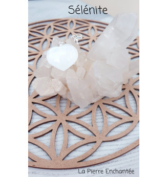 Pendentif en Sélénite , forme cœur.