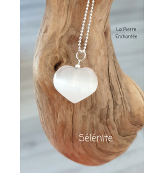 Pendentif en Sélénite , forme cœur.