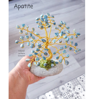 Arbre de vie Apatite brute sur son galet naturel.