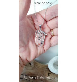 Pendentif en Pierre de Soleil .