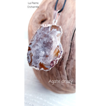 Pendentif en Agate druzy,demi géode.