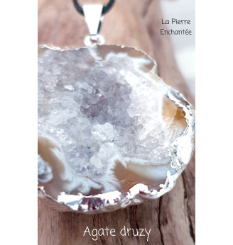 Pendentif en Agate druzy,demi géode.