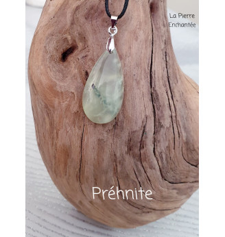 Pendentif en Préhnite  .