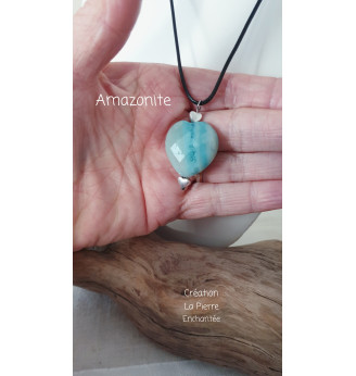 Collier coeur en Amazonite  et ses finitions argentées.