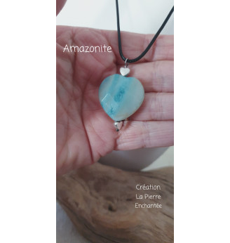 Collier coeur en Amazonite  et ses finitions argentées.