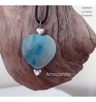 Collier coeur en Amazonite  et ses finitions argentées.