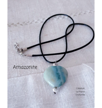 Collier coeur en Amazonite  et ses finitions argentées.
