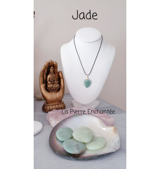 Pendentif  en Jade, forme cœur, finitions dorée.
