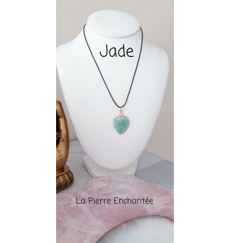Pendentif  en Jade, forme cœur, finitions dorée.