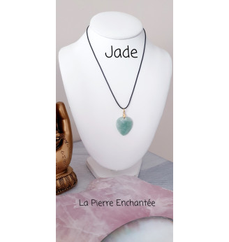Pendentif  en Jade, forme cœur, finitions dorée.