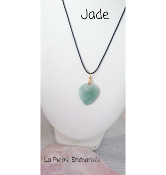 Pendentif  en Jade, forme cœur, finitions dorée.