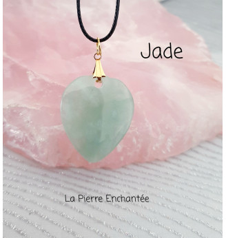 Pendentif  en Jade, forme cœur, finitions dorée.
