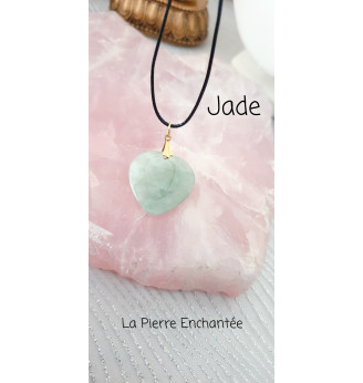 Pendentif  en Jade, forme cœur, finitions dorée.