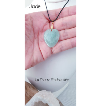 Pendentif  en Jade, forme cœur, finitions dorée.