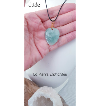 Pendentif  en Jade, forme cœur, finitions dorée.