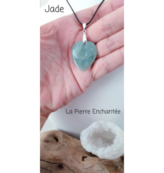 Pendentif  en Jade, forme coeur .