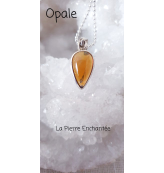 Pendentif en Opale , serti Argent 925 .