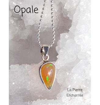 Pendentif en Opale , serti Argent 925 .