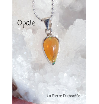 Pendentif en Opale , serti Argent 925 .